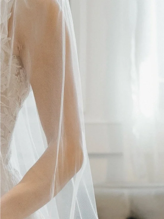 Light ivory waltz length veil - Picture 2 of 5